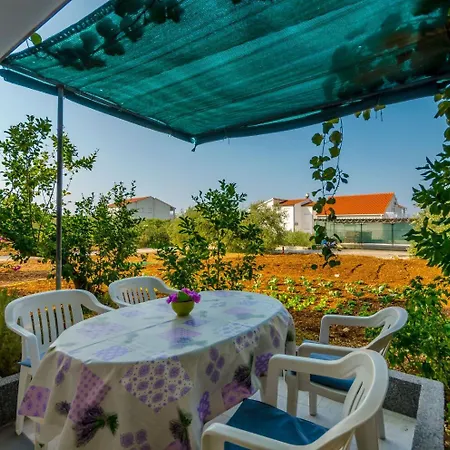 Ljuba アパート *